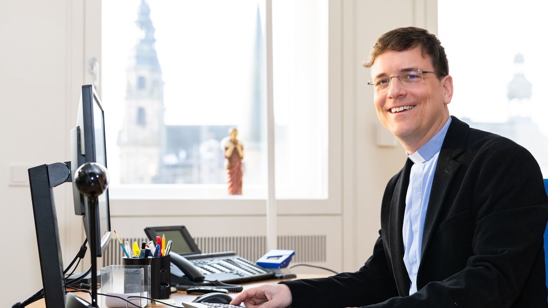 Dr. Martin Stanke hat das Amt des Generalvikars übernommen und freut sich darauf, die Zukunft des Bistums Fulda aktiv mitzugestalten. Foto: Bistum Fulda / Burkhard Beintken