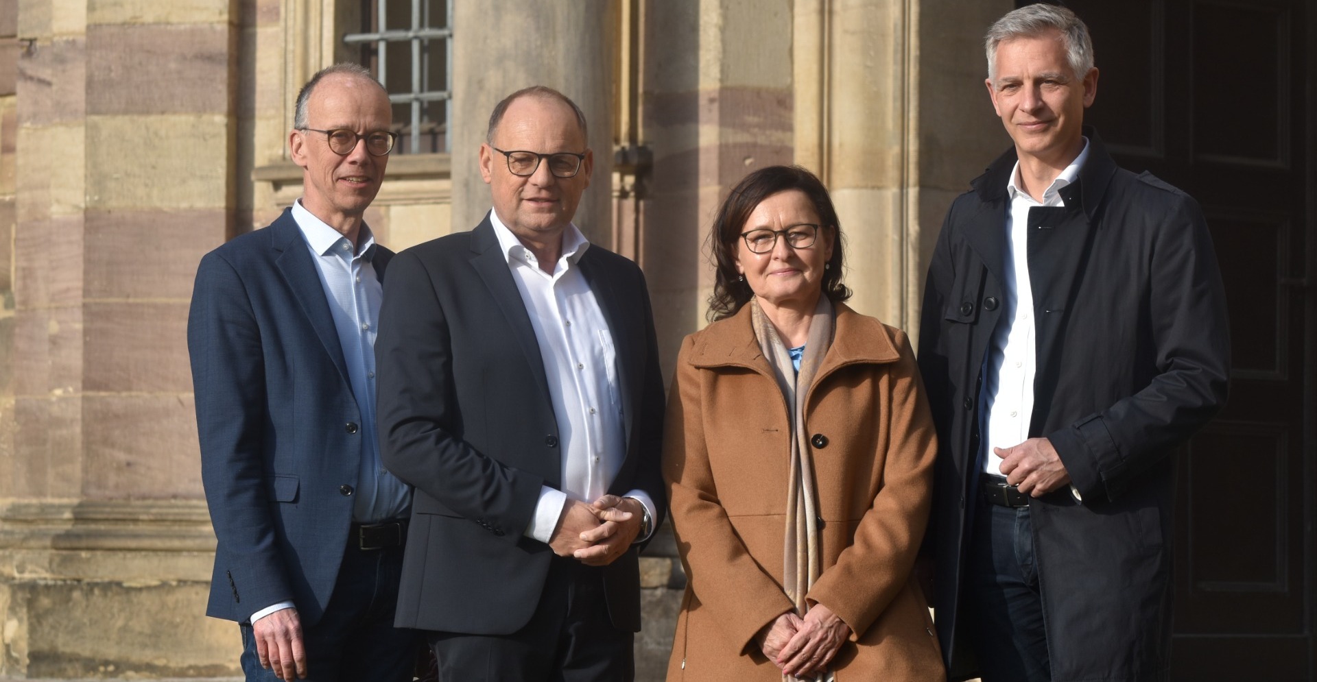 Die Stadt Fulda und das Bistum Fulda setzen ihre gute und bewährte Zusammenarbeit im Bereich der Kita-Trägerschaft auch in Zukunft fort. V.l.n.r.: Stefan Mölleney (Leiter des Amtes für Jugend, Familie und Senioren, Stadt Fulda), Fuldas Bürgermeister Dag Wehner, Gudrun Spiegel-Klüber (Dezernentin Service/Aufsicht kirchl. Rechtsträger, Bistum Fulda), Gerhard Stanke, (Diözesanökonom/Leiter Fachbereich Ressourcen, Bistum Fulda). 