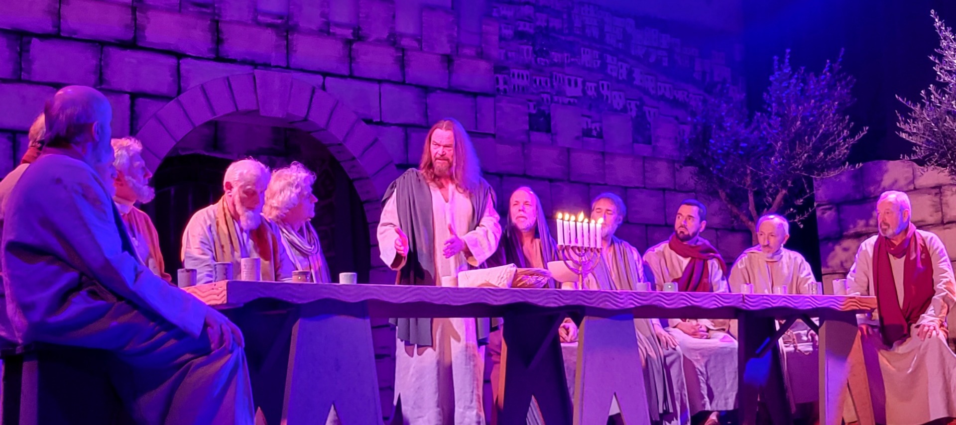 Abendmahls-Szene mit Jesus-Darsteller Frank Braun. Er wechselt sich in dieser Rolle mit Sebastian Schwarzstein ab.