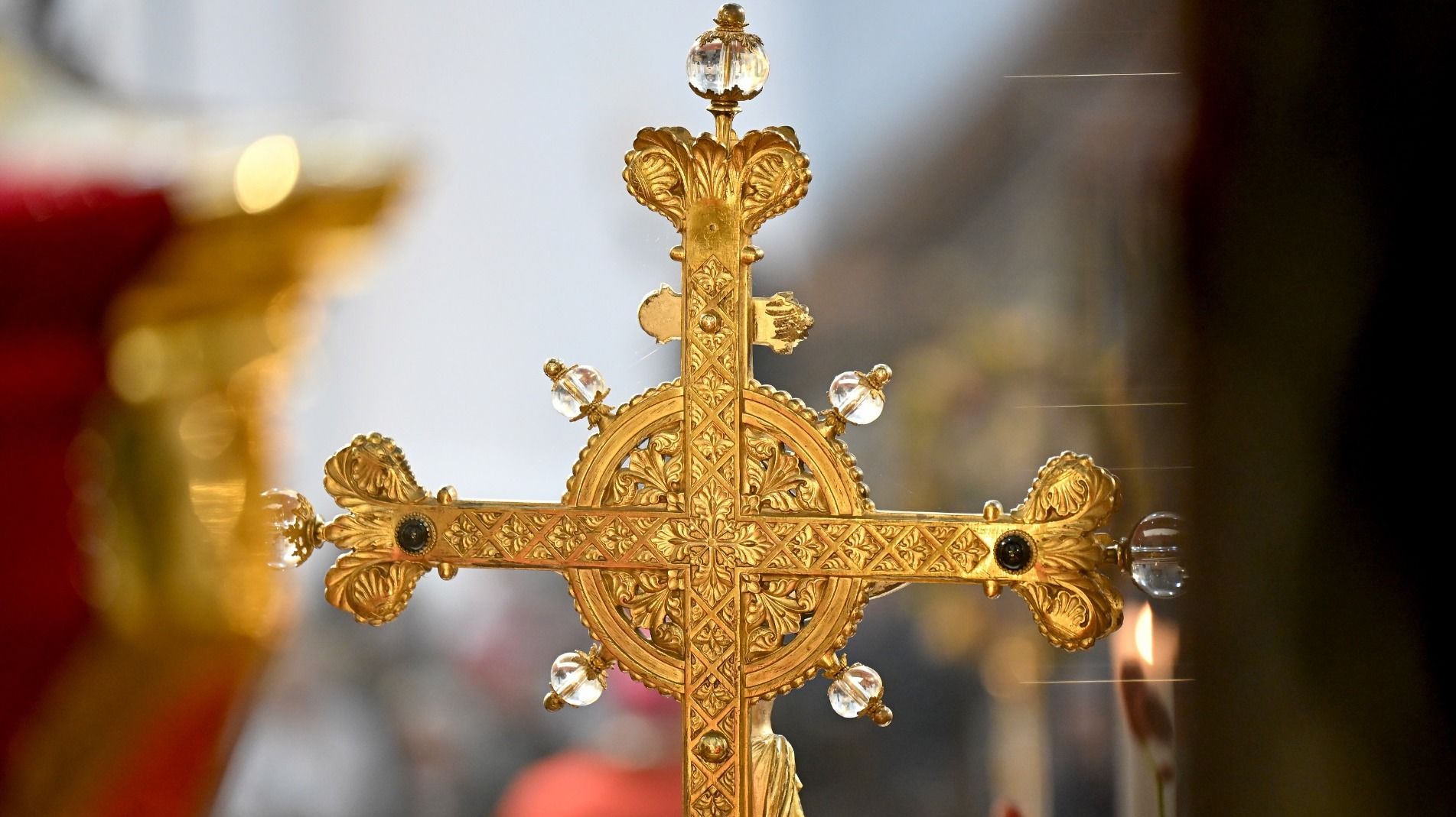 Die Kirche sei ein „Zeichen und Werkzeug der Einheit in zerrissener Zeit“ – das betonte Bischof Dr. Michael Gerber am Pfingstsonntag im Fuldaer Dom. In seiner Predigt rief er dazu auf, sich der eigenen Geschichte zu stellen und Verantwortung zu übernehmen – als Kirche und als Gesellschaft. Foto: Bistum Fulda / Marzena Seidel